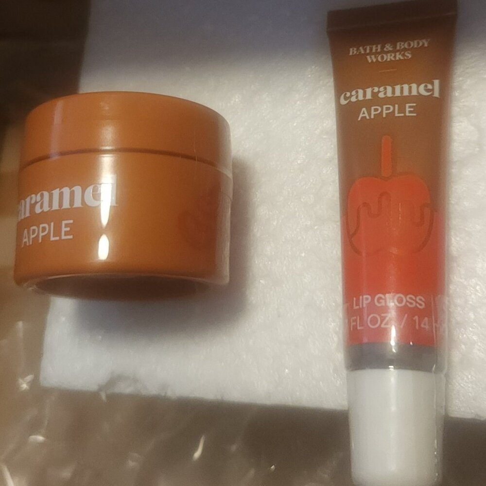 YUM! Bath and Body Works caramel apple  lip gloss and lip scrub duo UNOPENED New